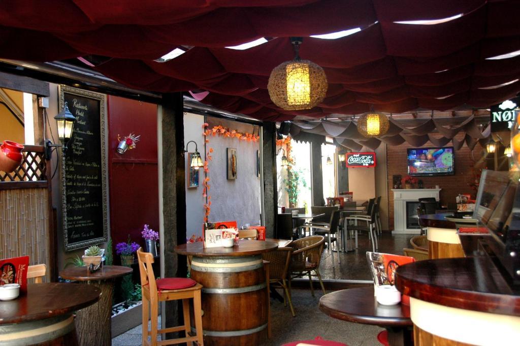 Hostal Montsant Salou Zewnętrze zdjęcie